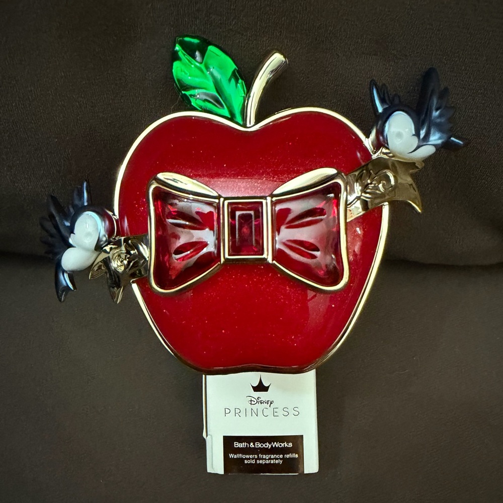 Bath & Body Works Snow White Wallflower Plug